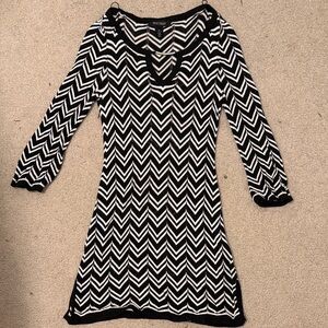 White House Black Market Zig Zag Stitch Tunic Sweater Size XS